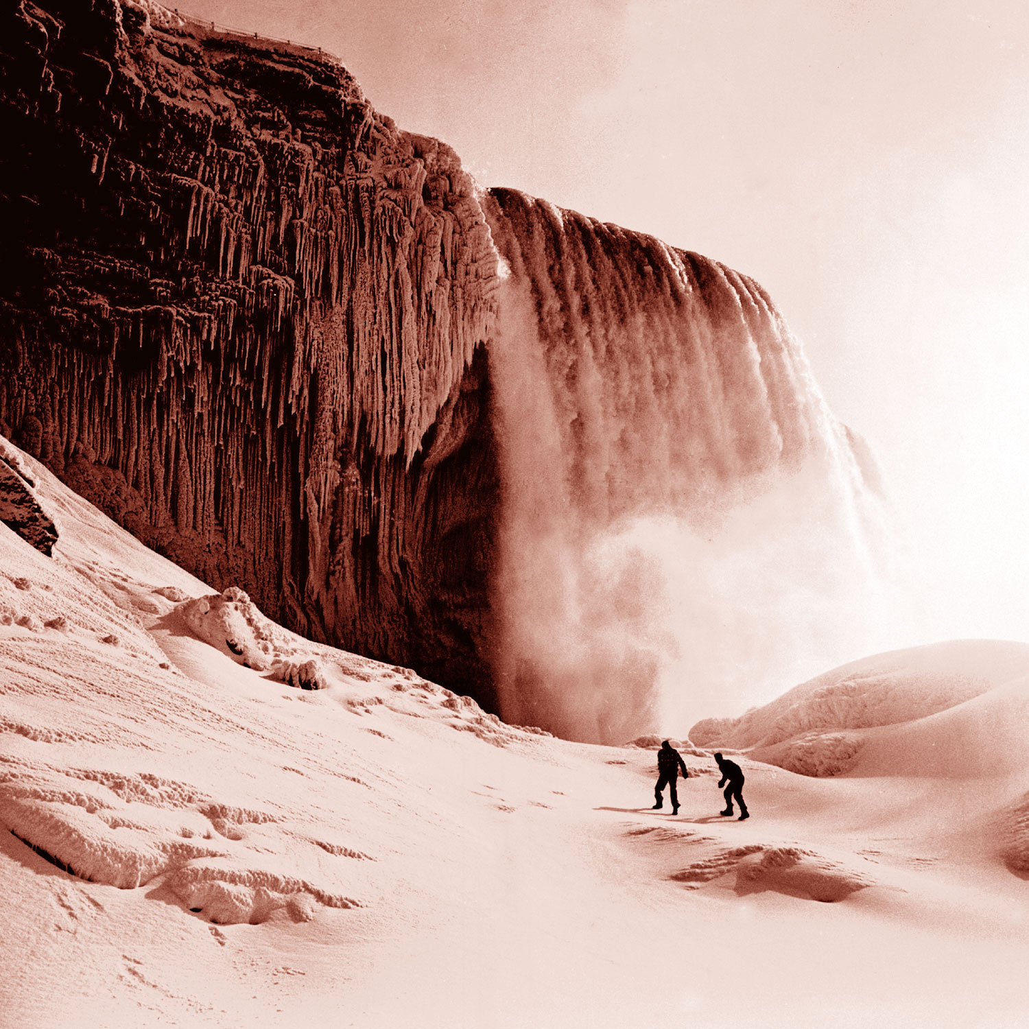 A bridge of ice at Niagara Falls